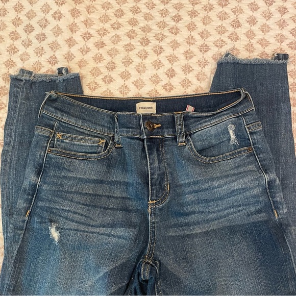 sneak peek skinny jeans - Picture 3 of 4